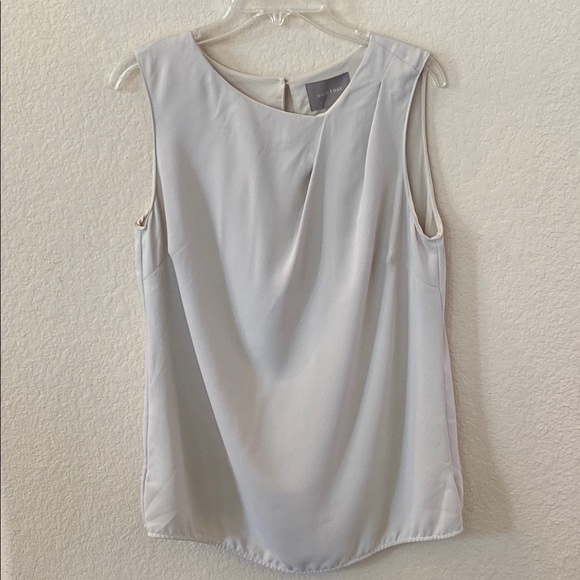 August 1 Eight Gray Sleeveless Blouse with Flowing Silhouette Size L - Picture 1 of 7